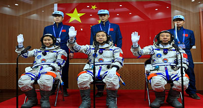 الصين تغزو الفضاء بأول امرأة لمواجهة تفوق أمريكا وروسيا